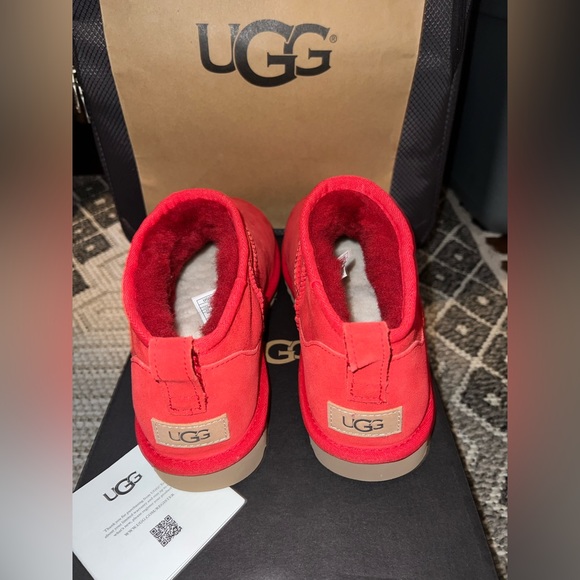 UGG Treadlite Ankle Boot - Picture 2 of 4